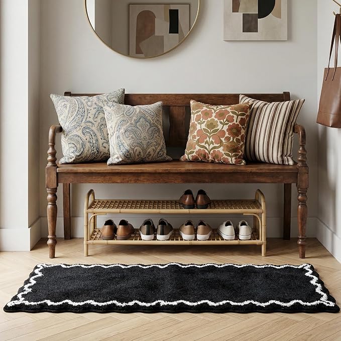 ORTIGIA Black Bath Mat with White Scallop Non Slip, Quick Dry Bath Rug Absorbent Soft Plush Microfiber Bathmat for Bathroom Floor Carpet for Sink Bedroom, 17x47