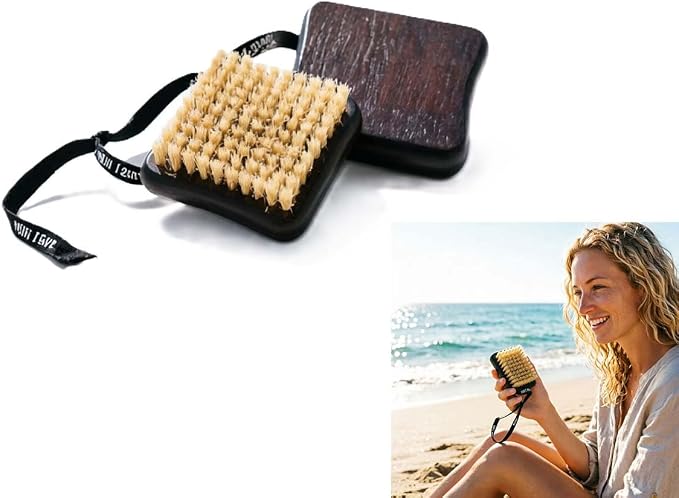 1PCS Portable Beach Sand Removal Brush, Soft Bristle Wooden Sand Remover with Lanyard for Body, Feet & Surf Gear