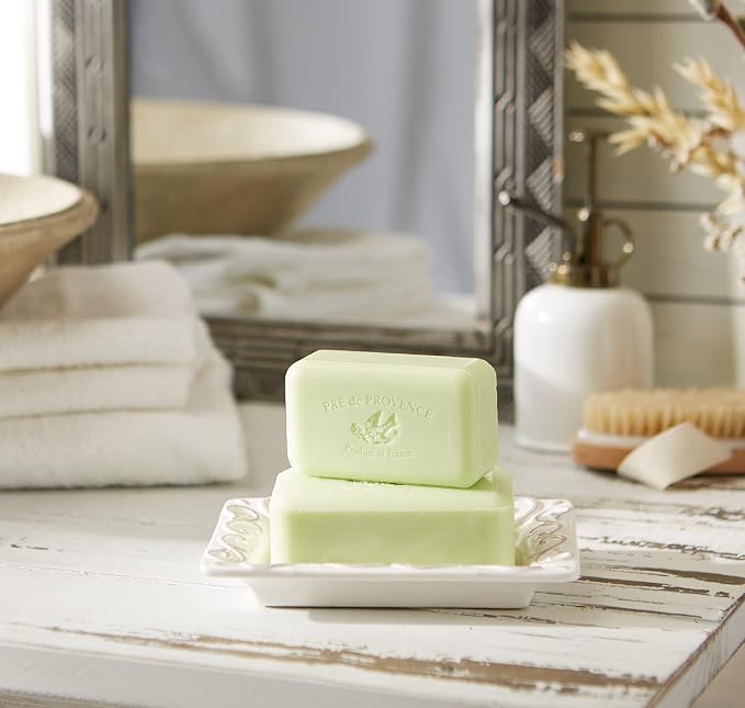 Pre de Provence Artisanal Soap Bar, Enriched with Organic Shea Butter, Natural French Skincare, Quad Milled for Rich Smooth Lather, 8.8 Ounce, Linden