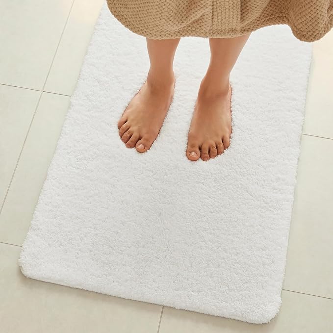 TYUU White Bathroom Rugs, Ultra Soft Bath Rugs Non Slip Washable, Super Absorbent Quick Dry Bath Mat with Rubber Backing for Bathroom Floor, Shower, or Sink, White 20" x 30"