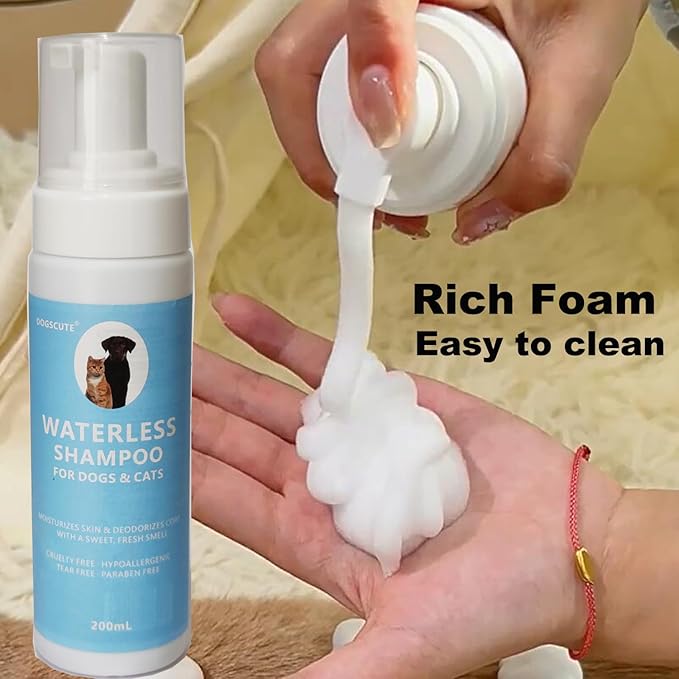 Dog Dry Shampoo, Waterless Dog Shampoo with Silicone Brush, PH-Balanced Dog Shampoo Foam for Dogs & Cats, Clean Moisturizes Skin & Deodorizes Coat with Fresh Smell