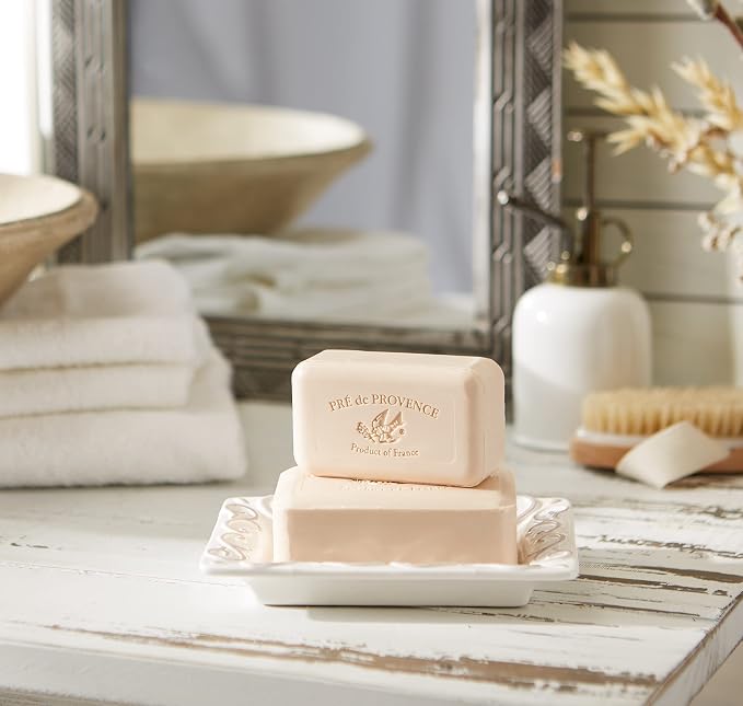 Pre de Provence Artisanal Soap Bar, Enriched with Organic Shea Butter, Natural French Skincare, Quad Milled for Rich Smooth Lather, 8.8 Ounce, Coconut