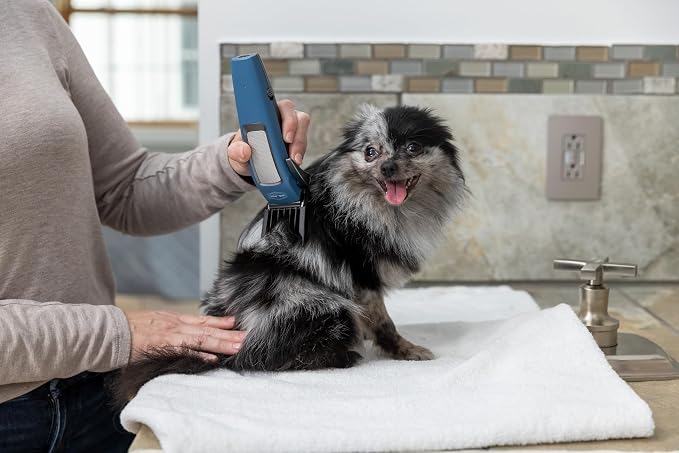 Andis Dr. Pol Easy Clip Cordless II Clipper Kit, Lightweight, Powerful Lithium-Ion, Universal Grooming on Light to Medium Coats with Adjustable Titanium-Coated Blade, Blue, 561125