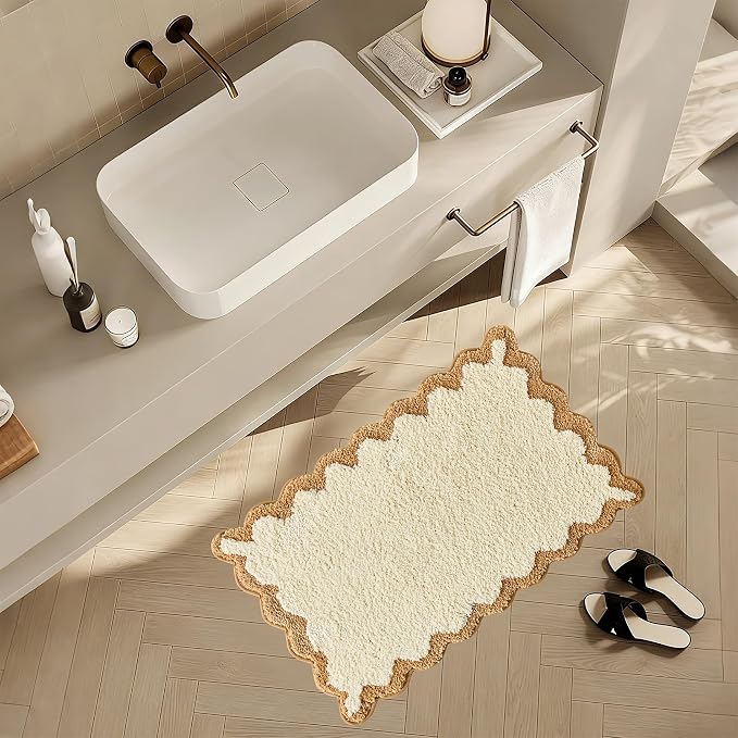 ORTIGIA Cute Beige Scalloped Bath Mat, Quick Dry Bath Rug Absorbent Soft Plush Microfiber Bathmat for Bathroom Floor Carpet for Sink Bedroom, 20x32