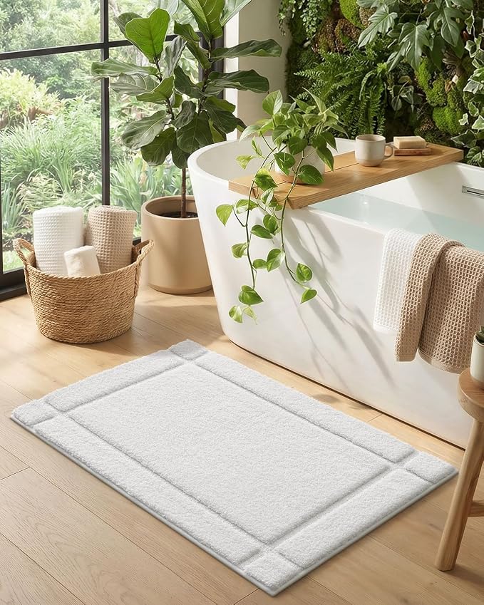 Color&Geometry Ultra Soft Bathroom Rug Non Slip with Rubber Backing, Absorbent Washable Bath Mat, Quick Dry, Premium Microfiber Plush Mat for Bathtub and Shower Floor,White,24"x36"