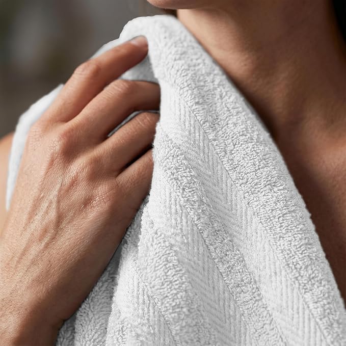 RIVERSIDE Pack of 2 Extra Large Bath Sheets 35 x 70 Inches, 100% Ring Spun Cotton, Hotel Quality, Oversized Bath Towels, Super Soft, Highly Absorbent & Quicker to Dry, White Bath Towels