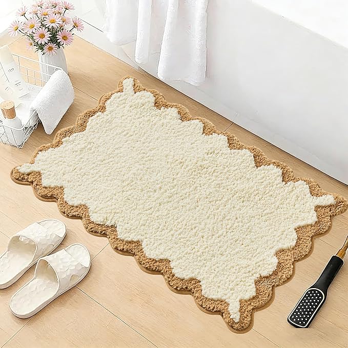 ORTIGIA Cute Beige Scalloped Bath Mat, Quick Dry Bath Rug Absorbent Soft Plush Microfiber Bathmat for Bathroom Floor Carpet for Sink Bedroom, 20x32