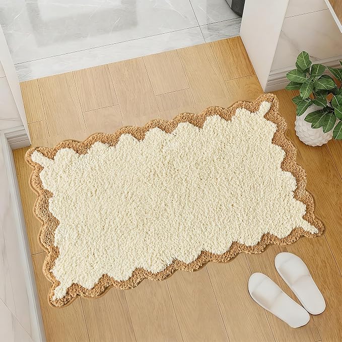 ORTIGIA Cute Beige Scalloped Bath Mat, Quick Dry Bath Rug Absorbent Soft Plush Microfiber Bathmat for Bathroom Floor Carpet for Sink Bedroom, 20x32